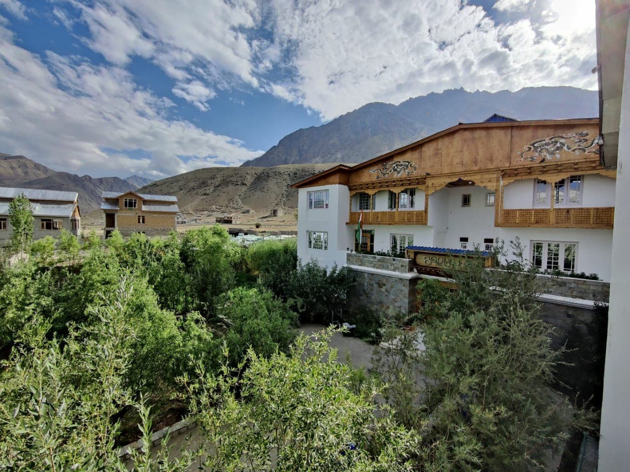 Sun deck & terrace — Barula Hotel, Baroo, Kargil